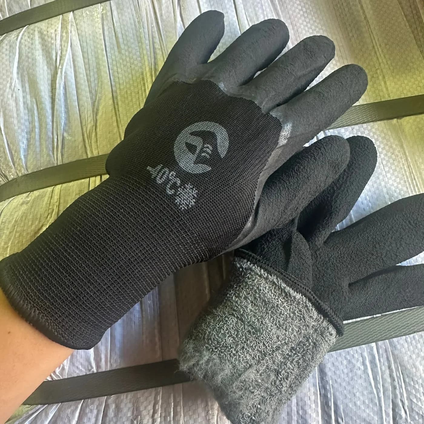 Зимние перчатки